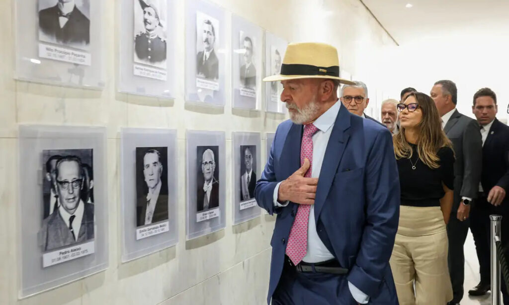 Presidente Lula visita galeria de presidentes Meta internet