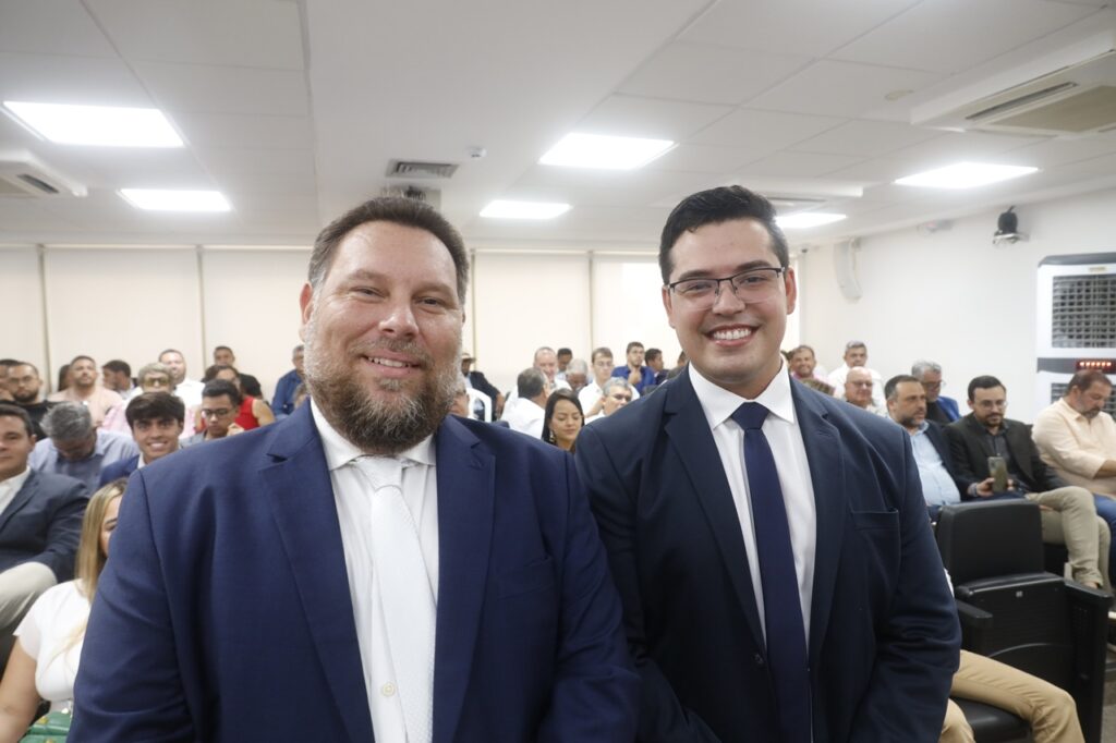 Wanderson Florêncio e Cayo Albino tomaram posse nesta sexta-feira, na Alepe, assumindo o mandato de deputado estadual Fofo: Roberta Guimarães/Alepe