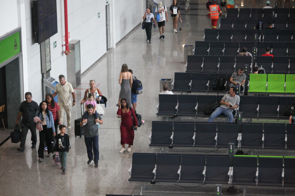 O Aeroporto Internacional do Recife fechou 2024 ultrapassando a marca de 9,6 milhões de passageiros, maior recorde na história do aeródromo. 