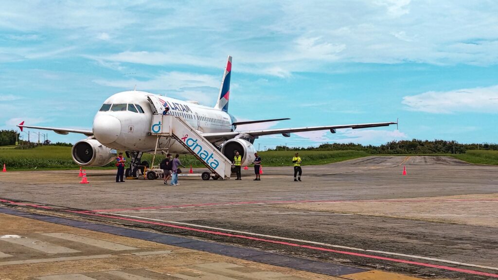 Avião da Latam em Fernando de Noronha voos