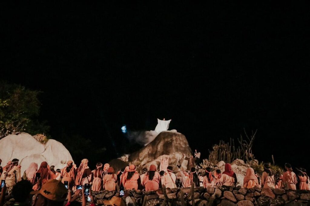 O espetáculo da Paixão de cristo, em Fazenda Nova, puxa a movimentaçãao econômica durante a Semana Santa Foto: Janaina Pepeu/Secom