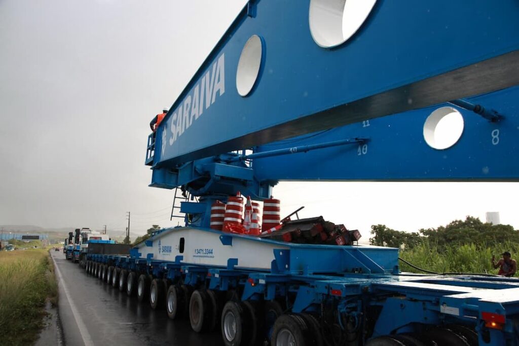 transporte transformador gigante trânsito BR-101 Norte