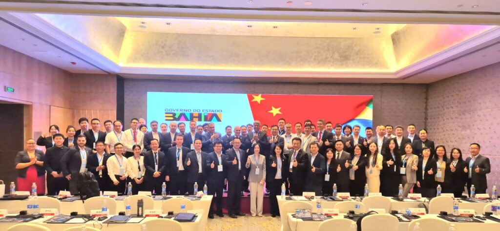 governador da Bahia, Jerônimo Rodrigues, com fabricantes de peças da BYD na China