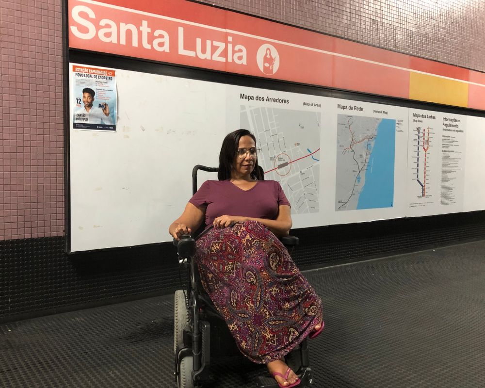Usuários do metrô do Recife relatam que tempo de viagem mais que dobrou após a paralisação aos domingos. 