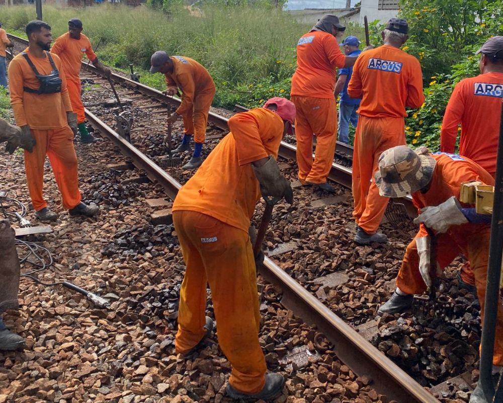 Inspeção de dormentes do metrô do Recife