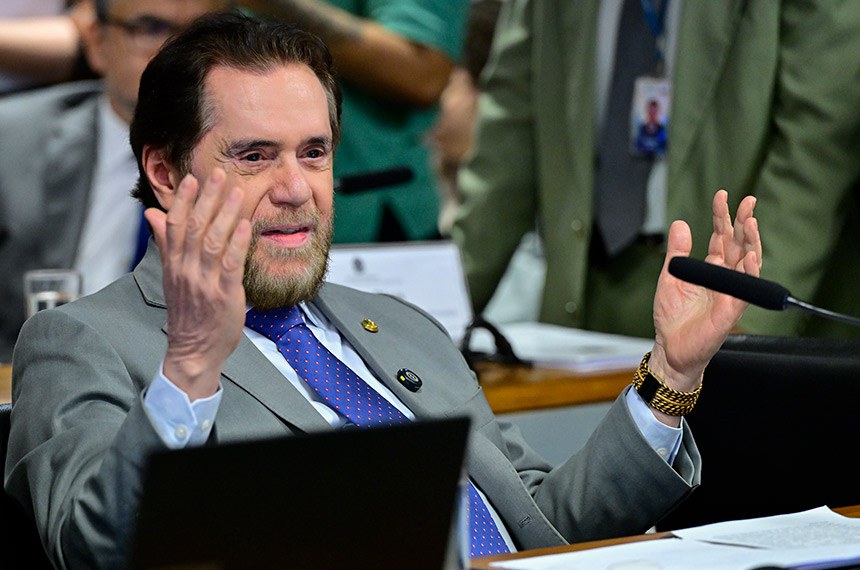 senador Plínio Valério (PSDB-AM)