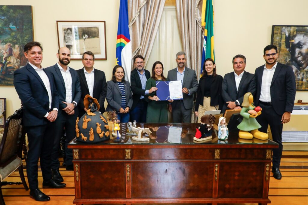 Assinatura de parceria entre governo de Pernambuco e Neoenergia para investimento na rede elétrica do Recife