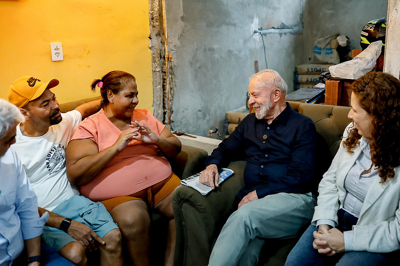 Presidente da República, Luiz Inácio Lula da Silva, durante cerimônia de anúncio de investimentos do Governo Federal em regularização fundiária e entrega de títulos de propriedade para famílias da comunidade Brasília Teimosa. Brasília Teimosa, Recife