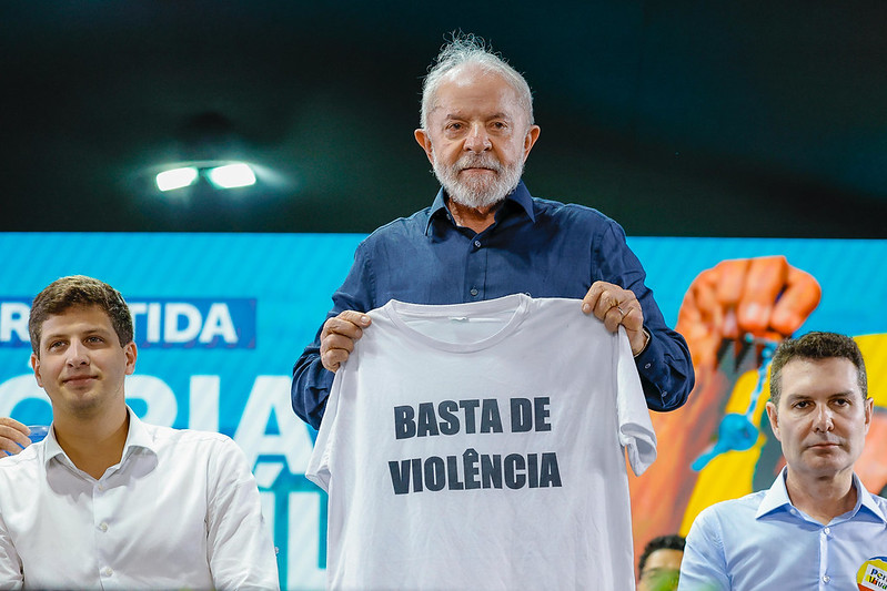 Presidente da República, Luiz Inácio Lula da Silva, durante cerimônia de anúncio de investimentos do Governo Federal em regularização fundiária e entrega de títulos de propriedade para famílias da comunidade Brasília Teimosa. Brasília Teimosa, Recife – PE