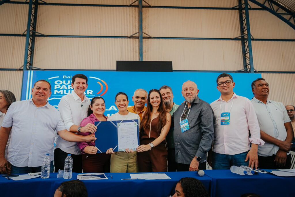 A governadora Raquel Lyra assinou, em Petrolina, uma série de ordens de serviço de obras hídricas Foto: Janaína Pepeu/Secom