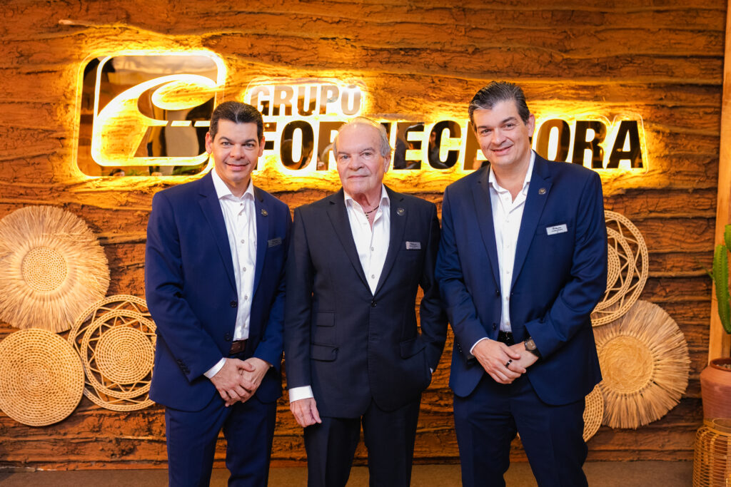 Pablo Ribeiro, Nertan Ribeiro e André Ribeiro, do Grupo Fornecedora, durante celebração dos 70 anos da empresa, realizada em Fortaleza (CE)