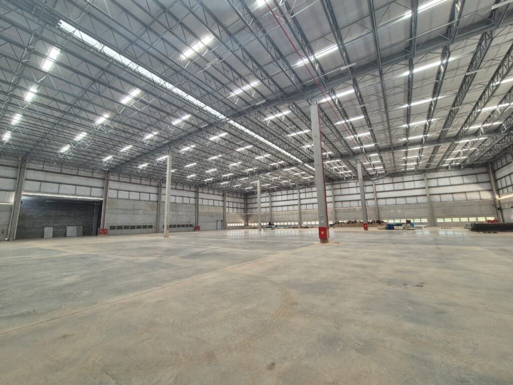 Detalhe do interior do terminal com capacidade  armazenar até 174 mil toneladas por ano de cargas resfriadas, congeladas e secas - Foto: Divulgação