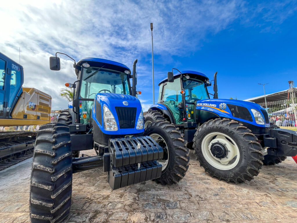 Entrega de máquinas agrícolas em Alagoas 