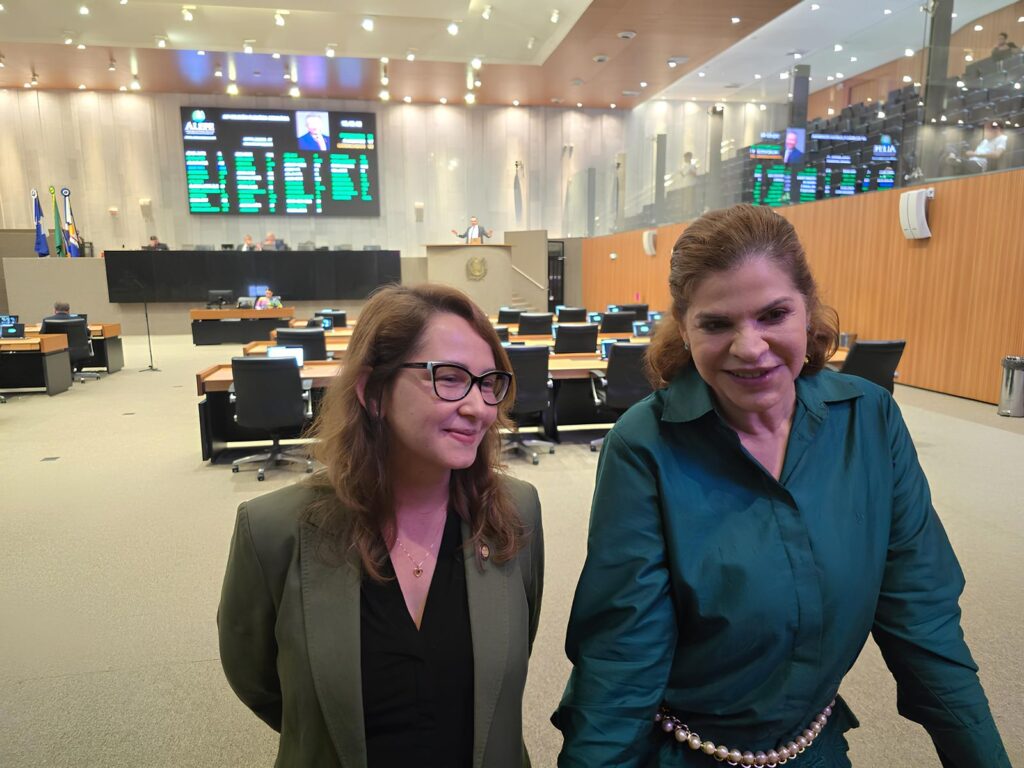 As deputadas estaduais Débora Almeida (E) e a líder do Governo Socorro Pimentel avaliam que a CPI não tem mais sentido Foto: Márcio Didier