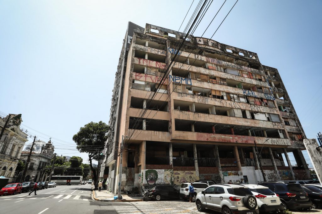 O Edificio Segadas Viana, onde funcionou o INSS passará por um retrofit para abrigar famílias em habotação popular, dentro do Programa Morar Bem Pernambuco Foto: Divulgacao