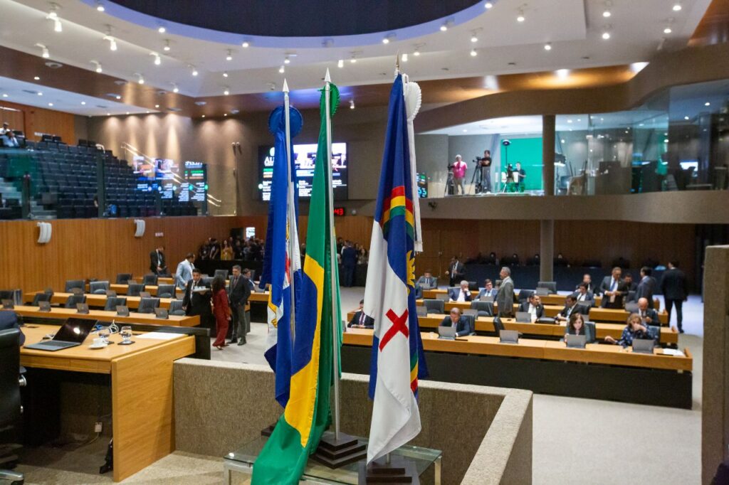 Os deputados aprovaram os dois empréstimos internacionais solicitados pelo governo do Estado Foto: Breno Laprovítera/Alepe