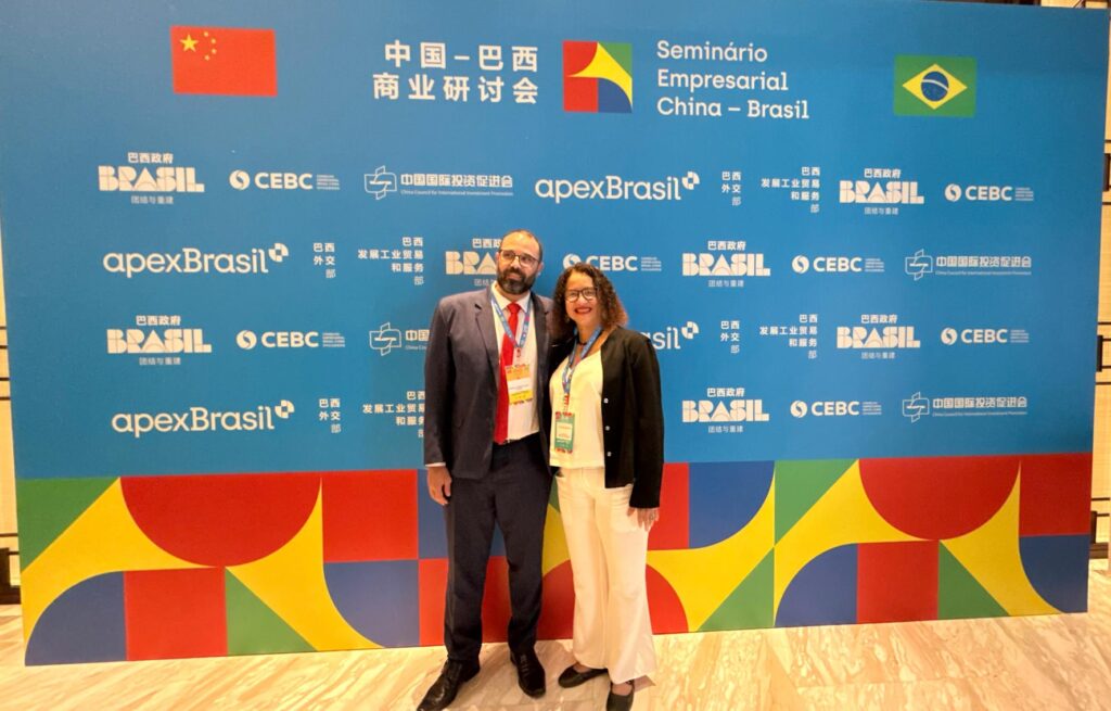 pesquisador associado da Tongji University, em Xangai, Emanuel Leite Junior, e ministra de Ciência, Tecnologia e Inovação, Luciana Santos
