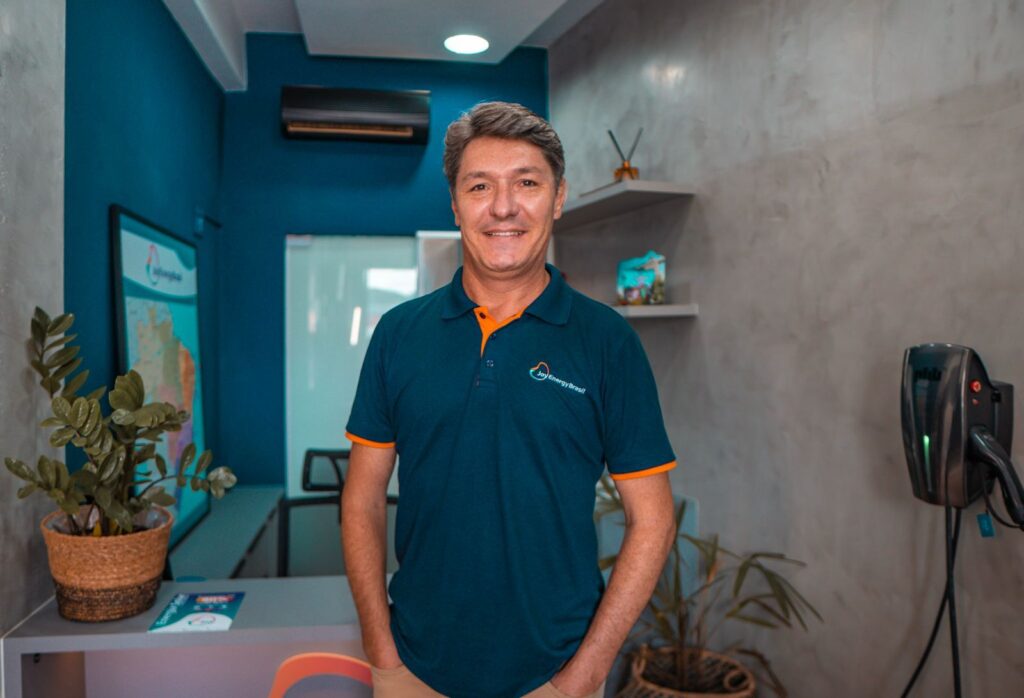 CEO Jonathan de Natanae