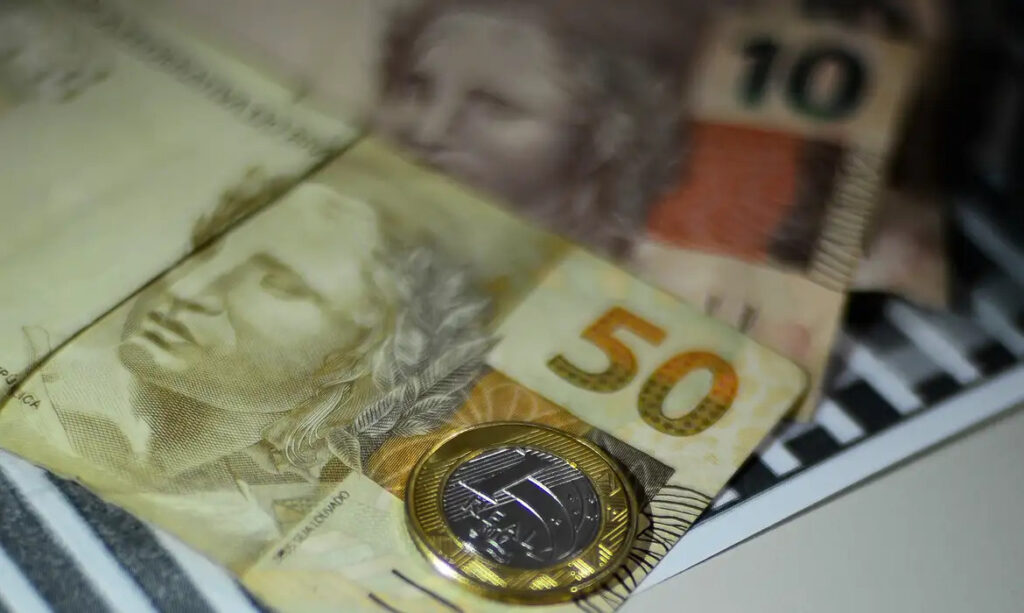 dinheiro notas moeda real dívida pública inflação economia Banco Central