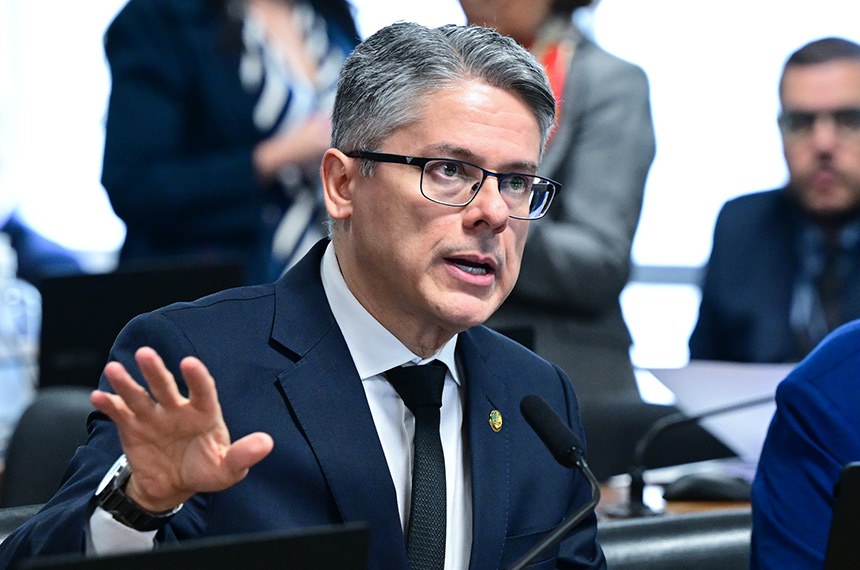 CCJ rejeita PEC que exige autorização para ação penal contra parlamentares O relator, Alessandro Vieira, apresentou relatório contrário à proposta e foi seguido pelos senadores