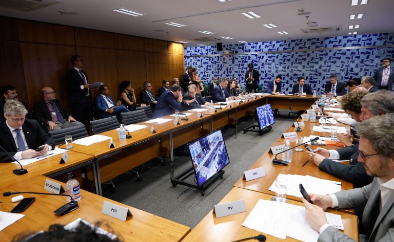 Câmara dos Deputados Imposto de Renda votação Arthur Lira (ao lado de Motta) participou da reunião do Colégio de Líderes