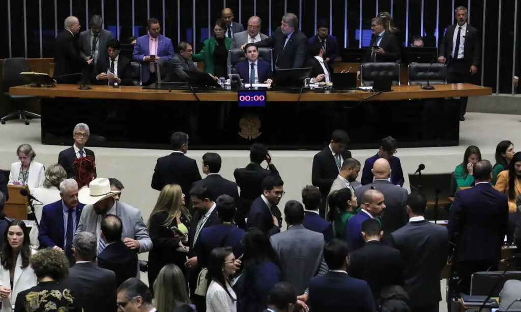 Câmara votação blindagem denúncia criminal