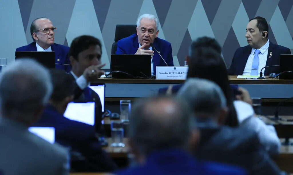 discussão da PEC da Blindagem no Senado
