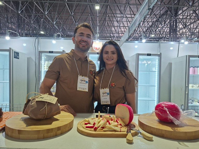 Queijo Bola é produzido artesanalmente pelo casal Renato e Carla Almeida no município de Lastro, no Sertão paraibano queijos