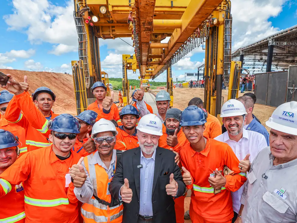 O presidente Lula durante visita as obras do trecho em Iguatu - Foto: Ricardo Stocker