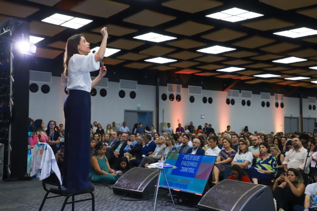 A governadora Raquel Lyra anuncia visita de técnicos chineses ao Recife para discutir novo metrô e prevê investimentos no sistema de transporte metropolitano Foto: Yacy Ribeiro/Secom