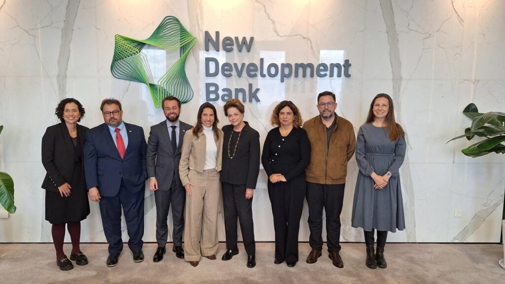 A governadora Raquel Lyra encerrou a missão à China com uma reunião com Dilma Rousseff, presidente do Banco do Brics Foto: Divulgação