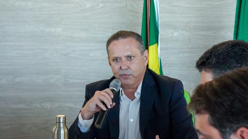 O secretário Domingos Filho apresenta o Plano Estratégico de Negócios de Impacto do Ceará, que prevê incentivos fiscais para empresas sustentáveis