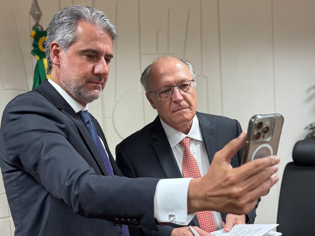 Deputado Fernando Monteiro articulou a reunião de Alckmin com representantes do polo gesseiro do Araripe, para buscar uma solução para a crise no setor Foto: Divulgação