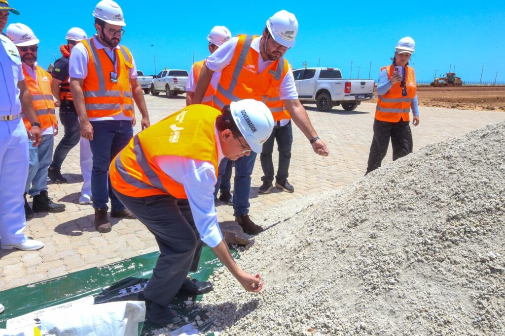 Governador Rafael Fonteles visitou o Porto Piauí no domingo (19) e conheceu a operação em fase experimental da multinacional Oceana para produção de fertilizante marinho à base de alga calcária no terminal