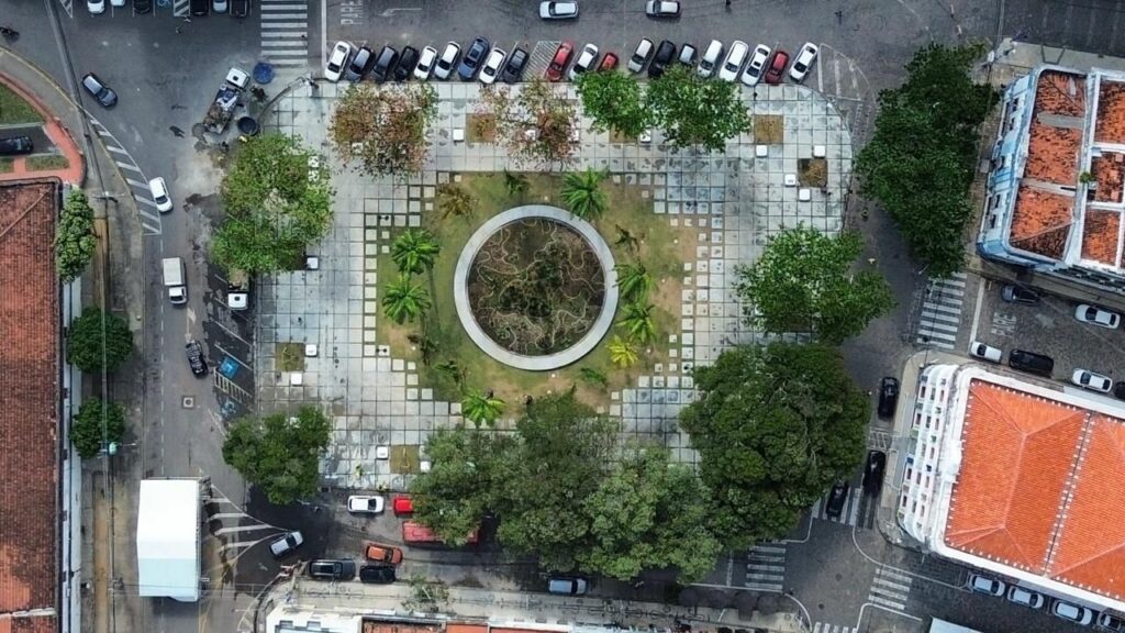 Praça do Arsenal é requalificada e resgata traçado original de Burle Marx