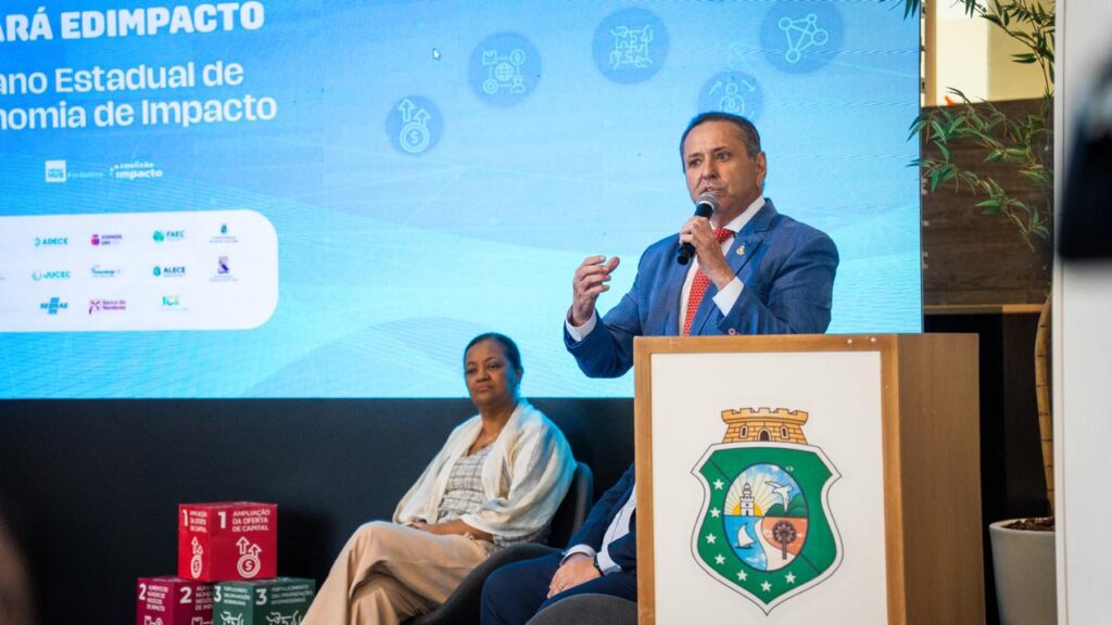 O secretário Domingos Filho apresenta o Plano Estratégico de Negócios de Impacto do Ceará, que prevê incentivos fiscais para empresas sustentáveis 