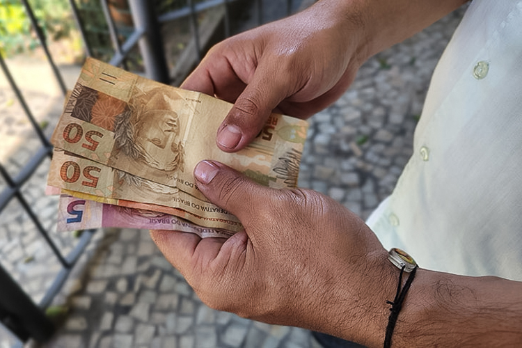 IBGE renda salário dinheiro real notas