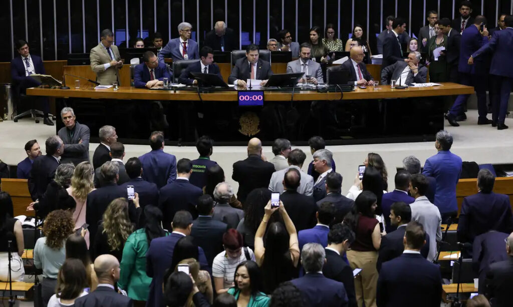 "PL da Devastação": Congresso derruba vetos de Lula à Lei do Licenciamento Ambiental