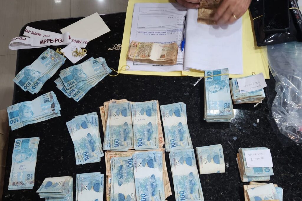 A Gaeco/MPPE cumpriu 16 mandados de busca e apreensão contra um grupo suspeito de manipular o eleitorado de Riacho das Almas