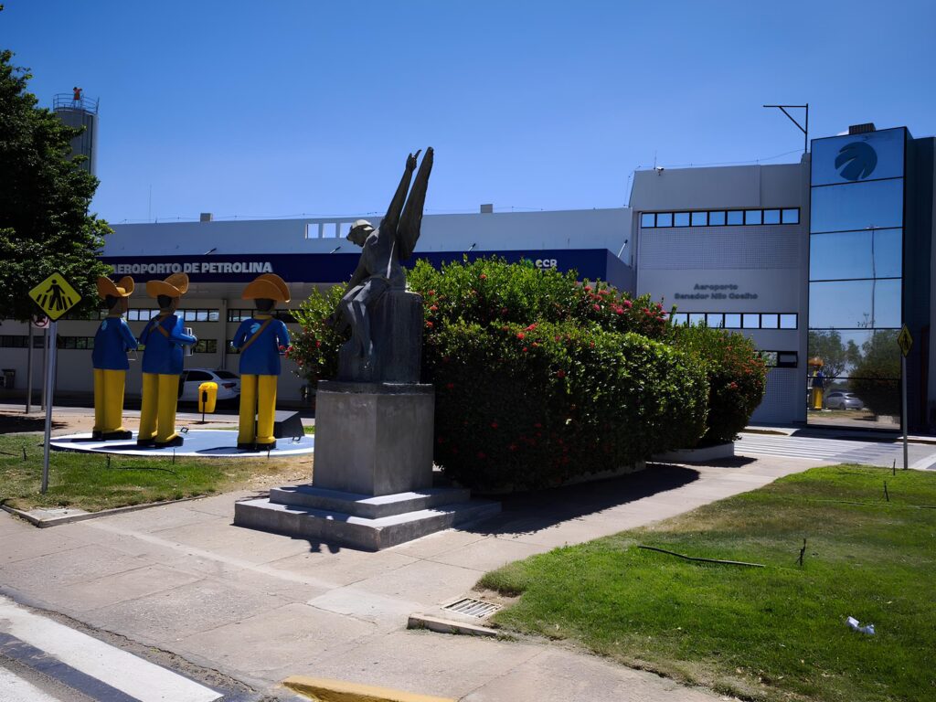 A administração do Aeroporto de Petrolina passará para as mãos do grupo mexicano ASUR, que administrará outros 16 aeroportos no Brasil Foto: Divulgação