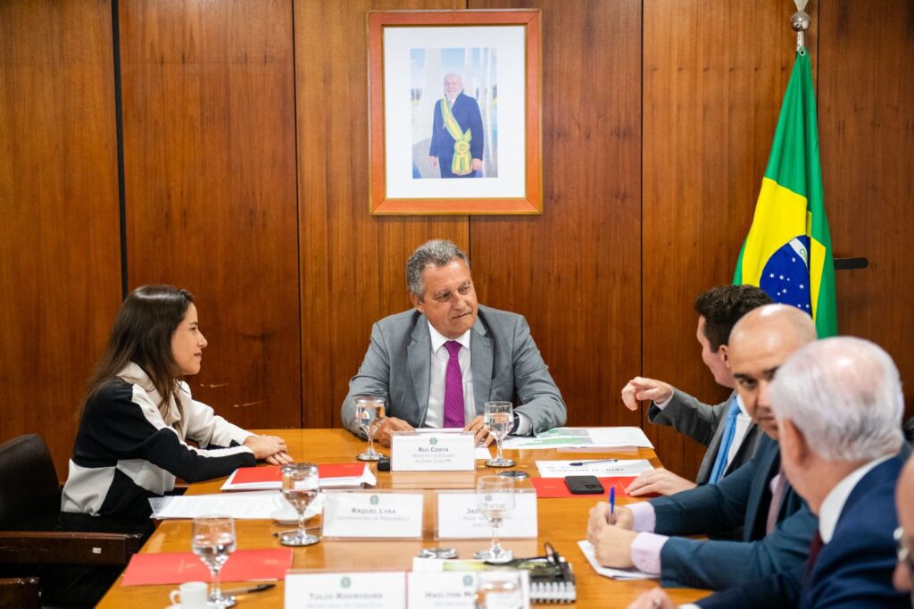 A governadora Raquel Lyra se reuniu com o ministro da Casa Civil, Rui Costa, para tratar do metrô do Recife e da Adutora do Agreste Foto: Divulgação