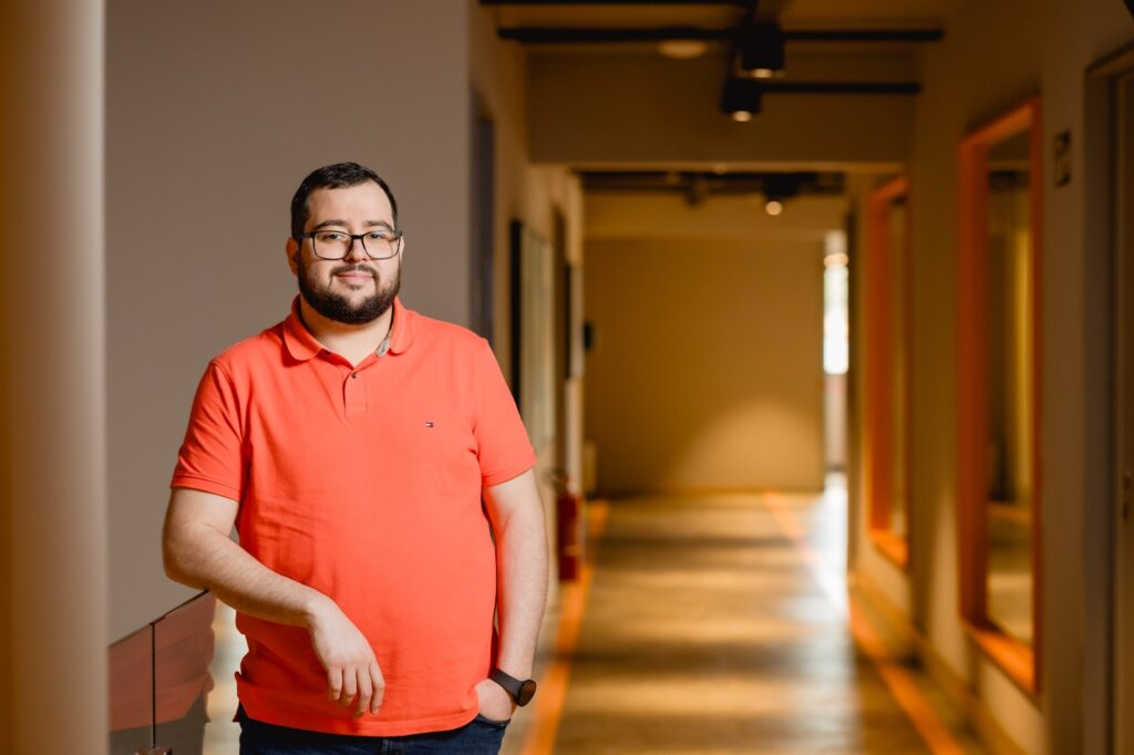 O CEO do Efí Bank, Denis Silva, destaca o papel do financiamento subsidiado na ampliação da conectividade em regiões de baixa cobertura - Foto: Divulgação