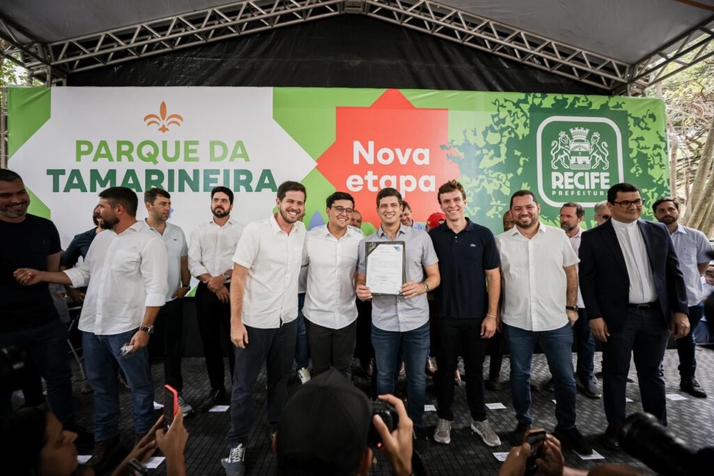 Ao lado de aliados, o prefeito João Campos lançou a segunda etapa do parque da Tamarineira e destacou cagas em creche Foto: Edson Holanda/Prefeitura do Recife