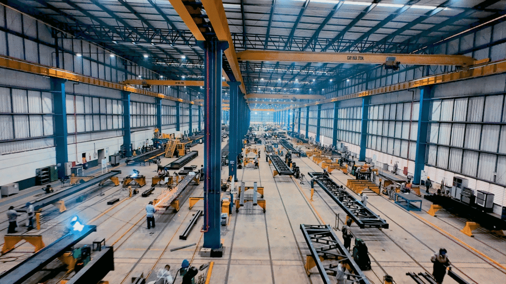 Estruturas metálicas produzidas pela Projeart, que passarão a ser galvanizadas internamente a partir de 2026 - Foto: Divulgação