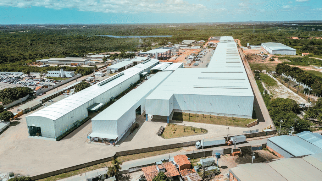 Vista aérea do complexo industrial da Projeart no Eusébio, que ganhará a nova unidade de galvanização - Foto: Divulgação
