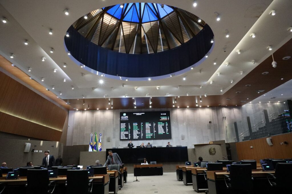 LOA Mais uma vez o plenário da Alepe foi esvaziado pelos governistas. O acordo para a votação de parte da PEC 30 ruiu poucas horas depois de firmado Foto: Jarbas Araújo/Alepe