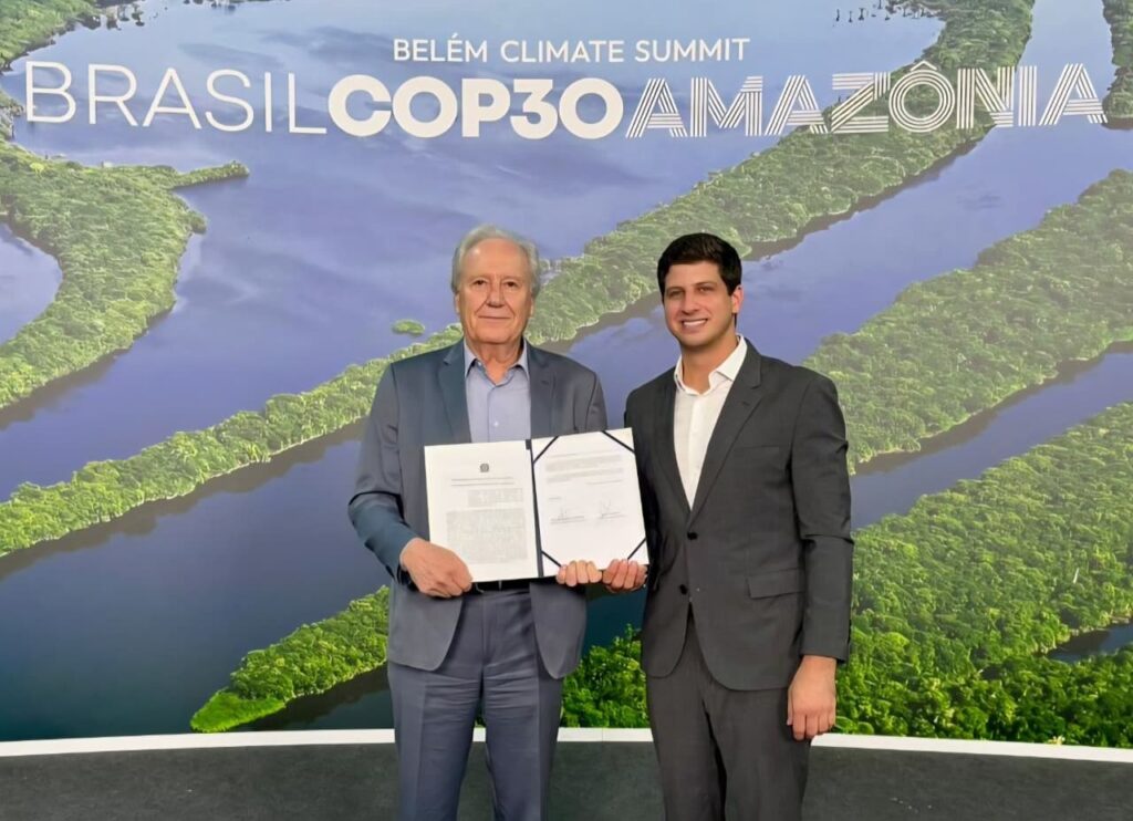 No primeiro dia na COP, o prefeito João Campos firmou parceria com o Ministério da Justiça para receber imagens diárias da Polícia Federal, ampliando o monitoramento ambiental Foto: Divulgação