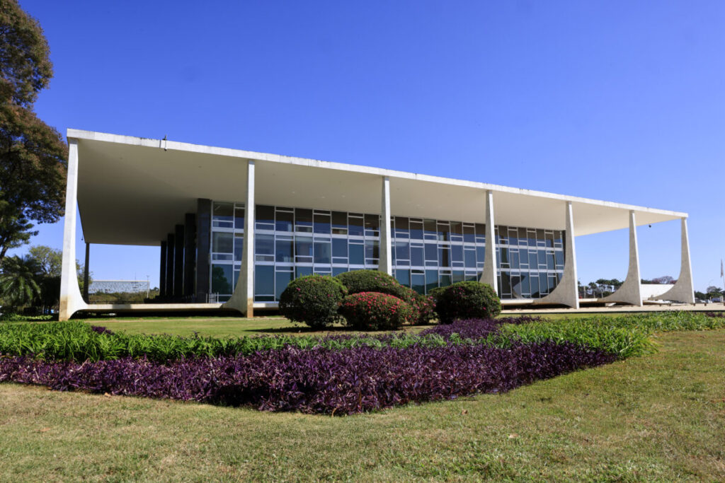 Supremo Tribunal Federal STF titulação serviço público carreiras