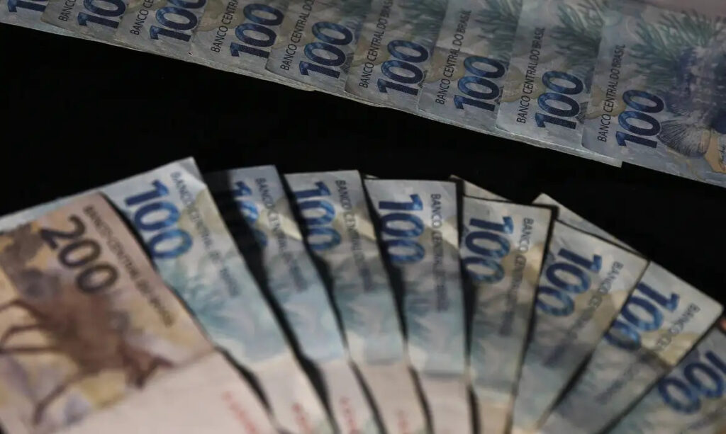 dinheiro notas real dívidas estados orçamento
