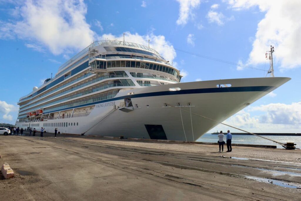 Viking Jupiter chega ao Porto do Recife nesta sexta-feira (21), com 1,1 mil passageiros e tripulantes. - Foto: Júnior Soares/Arquivo/Folha de Pernambuco